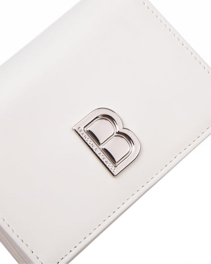 Angled close up of Accordion Card case, white leather body, silver Brandon Blackwood buckle thumbnail 3